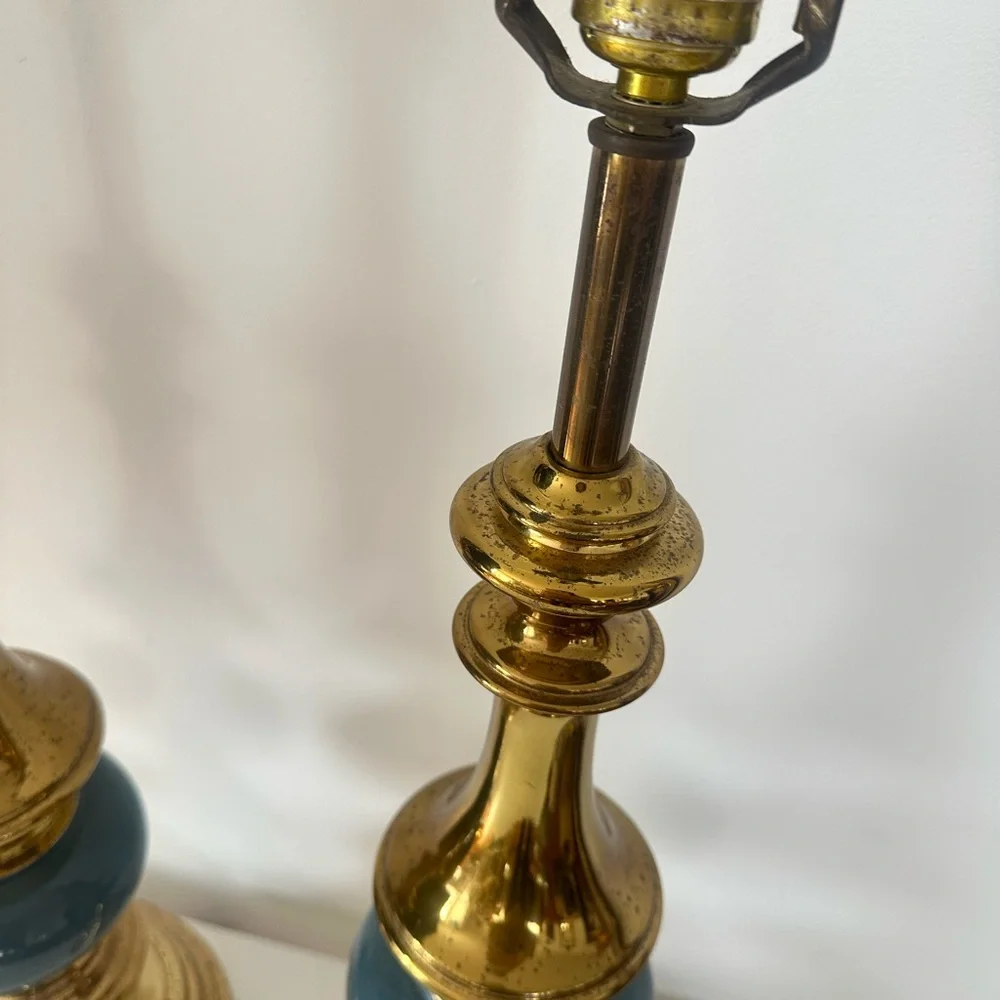 Pair of MCM vintage Brass blue stiffel Table Lamps - Picture 4 of 5